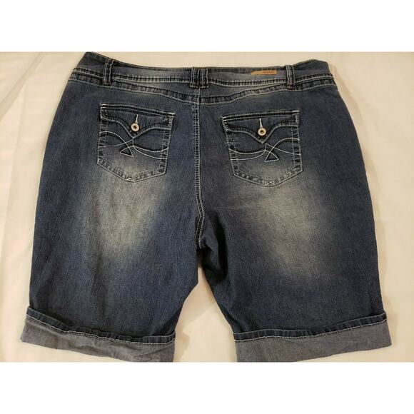 BONGO Plus Womens Medium Blue With White Thread Cuffed Hem Jean Shorts Plus 26W - Picture 6 of 8